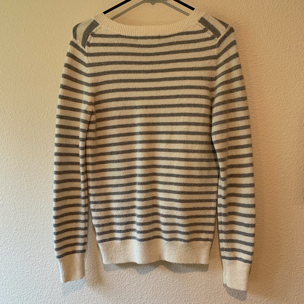 Gap Sweater - Picture 3 of 3